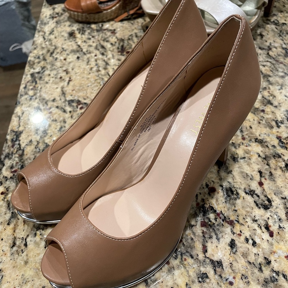Shoes - Picture 3 of 4